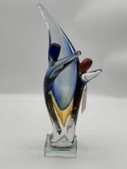 RENKLİ CAM DANS EDEN OBJE